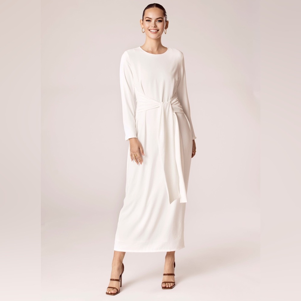 ✨ RARE Veiled Collection Isabella Tie-Waist Maxi Dress ✨